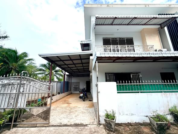 for rent 4 Bedrooms 3 Bath room/25,000฿/months Location : Wichit ( near chalong ) 25,000฿/per month/ one year contract rent 2