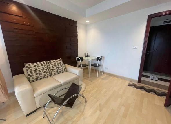 Royal Place Condo, Phuket Town Special Hot Deal: only 10,000 THB / month Building2 Floor6 Located in the Pr
