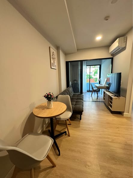 • 1 Bedroom plus • 1 Bathroom • 1 working room Rental Rates • THB 20,000/month (1-Year Contract) • TH