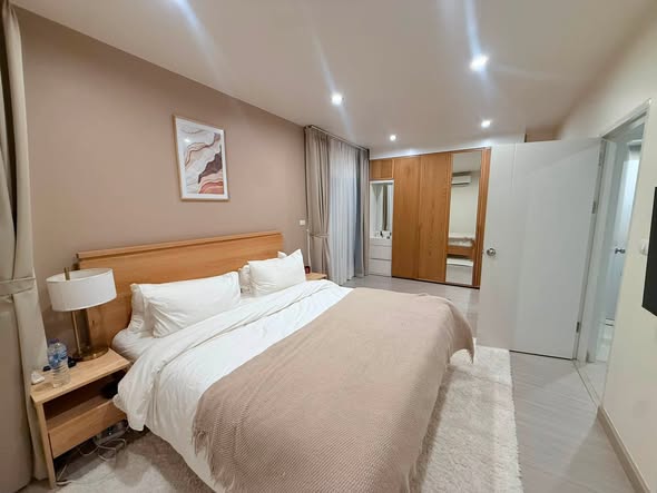 Supulai lake ville 3 bedroom house 2 bathrooms Extra large storage room Kitchen with gas hob Fully furnished 49,000 TBH per