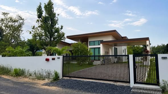 Pool Villa พร้อมสวนผลไม้ บนพื้นที่ 1 ไร่ กว่าทําเลเงียบสงบ ใกล้หาดนาใต้ ราคาเพียง 14 ล้านบาท (ปรับลด