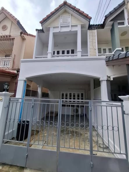 for Rent 3 Bedroom 2 Bathroom 20,000/Month Deposit 2Months Yearly contract 3 Aircons Washing machine Microwave Parking cars Small pet allo