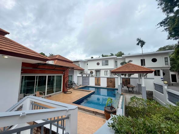 For Rent Rawai | Nai Harn | Saiyuan, Phuket Rental Price: 60,000 THB / Month Property Features 3 Bedrooms 4 Bathrooms Bathtub Spacious liv