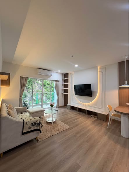 Phanason green place | Newly renovated 48 sq.m 3th floor 16,000 bath/month 2 months deposit , 1 month advance Dm please