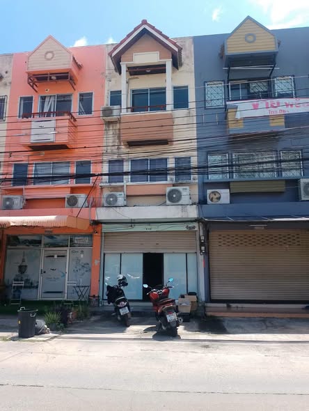 Город Паттайя, Таиланд · #Officeforrent Коммерческий здание #Directowner 1 единица, 3 этажа 1 спальня, 3 ванные комнаты 1 кондиционер на эта