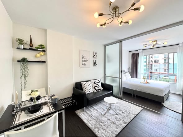 For Sale Modern condo in a convenient location, ideal for living or investment