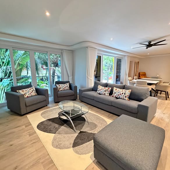 New 3BR Private Apartment | Pasak 8 220 sqm | 3 Bed | 2 Bath Pool + Jacuzzi Pet Friendly | Private Elevator Modern,