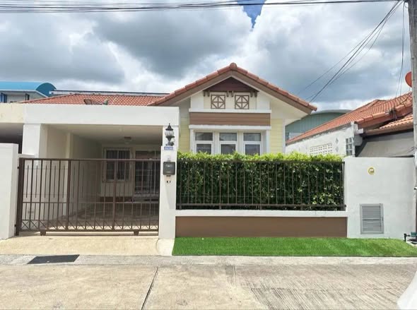 For rent Phuket Villa Kathu 1 Price 35,500 Baht/month : 1 Year contract 3 Bedrooms (all fully furnished) 2 Bathrooms with water heaters Li
