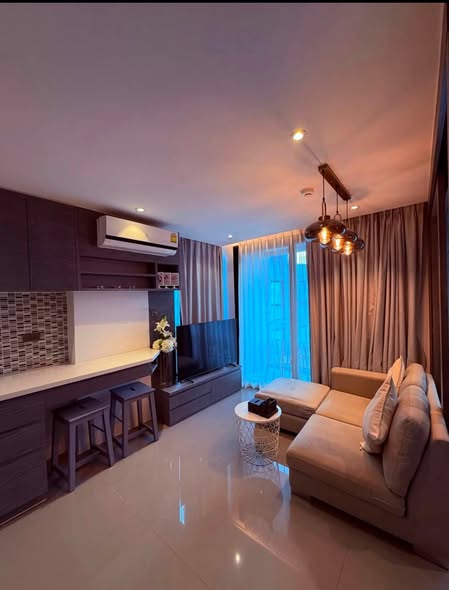B/month ( 6month short-term ) 40,000 THB/month ( 3month short-term) 1 Bedroom | 1 Bathroom Private washing machine 7th floor with balcony, 3
