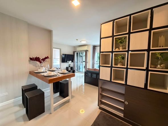 ายด่วน! Dcondo campus กู้กู ชั้น 3 ห้องใหญ่จุใจ 2 นอน 2 น้ํา ห้องกว้างขวาง จัดสรรพื้นที่ลงตัวมาก เหมาะทั้งอยู่อาศัยเองแบบครอบครัว หรือปล่อย