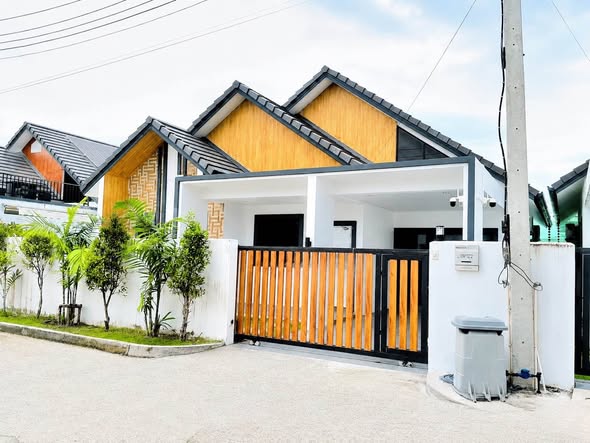 for Rent Chalong – Palai 3 Bedrooms | 3 Bathrooms Private Pool 250 sq