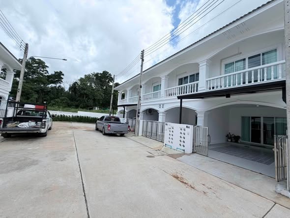 Available now Phuket town ( PM for location ) Chanakarn Kok ku 2 bedrooms 2 bathrooms 20,000THB per month for 1 year contract no cat allowe