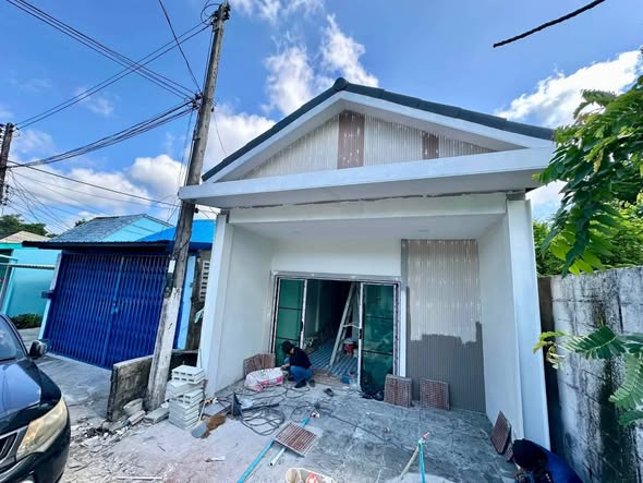 #บ้านเดี่ยว 3 นอน #โซนเมืองทอง บ้านเดี่ยวหลังริม เนื้อที่26.2 ตร.ว - บ้านเลขที่ - 3นอน 1น้ํา - ต่อเติมครัว มีบ่อน้ํา - อีกหนึ่งสัปดาห์เสร็จค