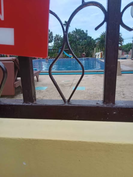 *1bed1bath *kitchen *Living room *Car park *Garden *Swimming pool n gyms Aircon. Hot water Internet wifi. *Small pet allowed *Price 18,000/m