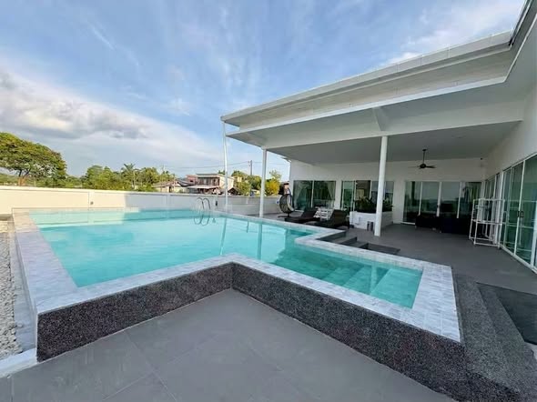 ся 15 июнь · 130,000 THB / Month (Price Reduced from 150,000 THB) 3BR Pool Villa – Bangjo, Phuket Short & Long Term Rental Available: 08 May