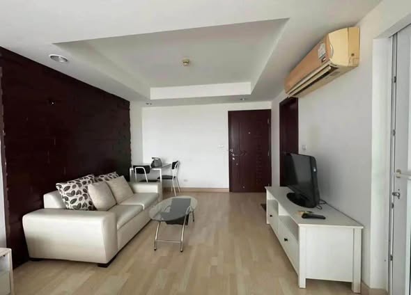 Royal Place Condo, Phuket Town Special Hot Deal: only 10,000 THB / month Building2 Floor6 Located in the Pr